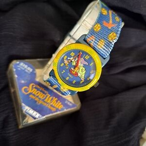 RARE 1995 Timex Snow White And The Seven Dwarfs  Dopey watch w holder